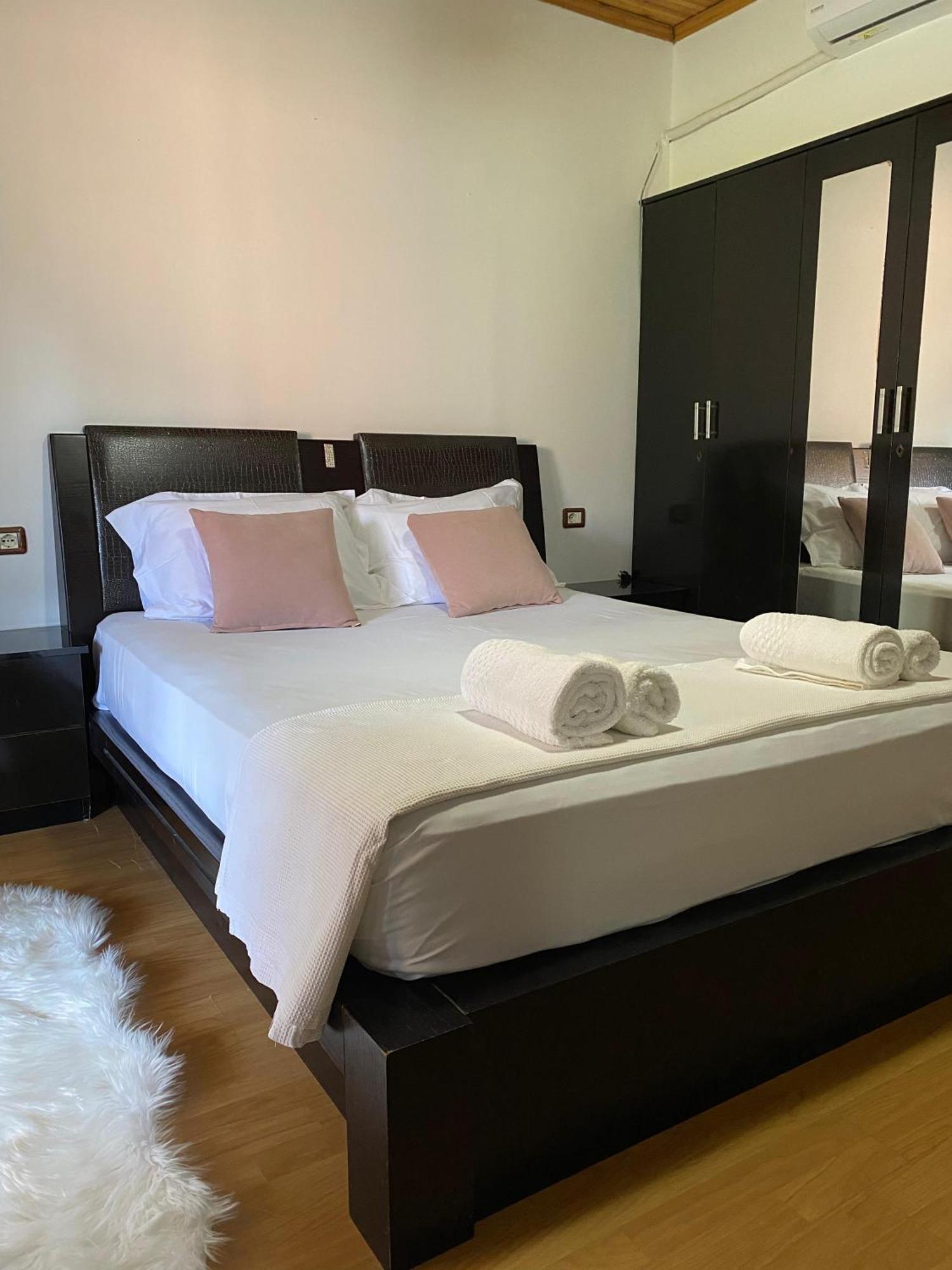 Bertis Guest House Gjirokastër Dış mekan fotoğraf