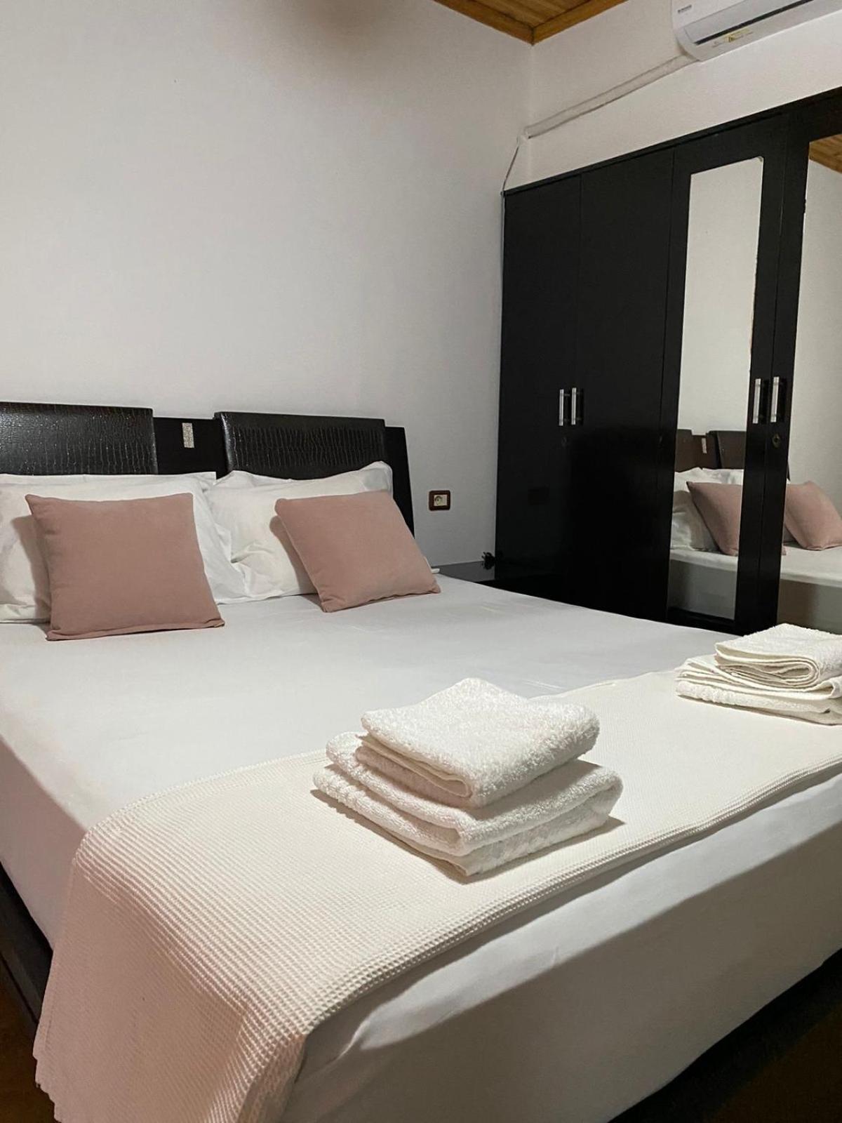 Bertis Guest House Gjirokastër Dış mekan fotoğraf